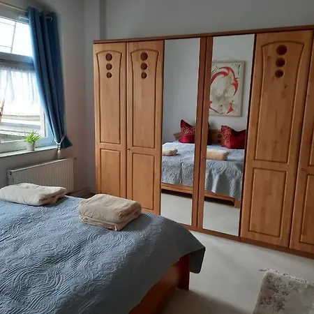 Kunstoase Am Blauen Haus Apartmán *